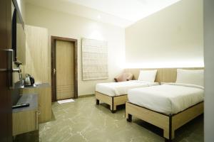 Postel nebo postele na pokoji v ubytování Hotel City Grand Varanasi