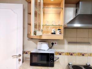 HARF22-101-02 2br apt in AD廚房或簡易廚房