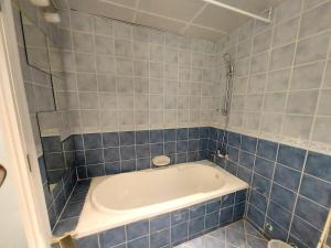 HARF22-101-02 2br apt in AD衛浴