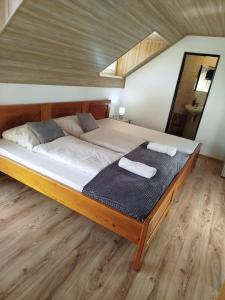Postel nebo postele na pokoji v ubytování Guest House Kovalik
