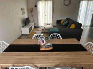 Część wypoczynkowa w obiekcie Maison Mitoyenne avec cour + parking
