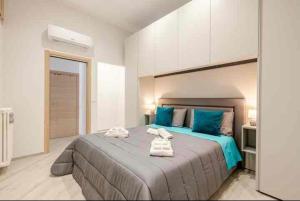 a bedroom with a large bed with towels on it at Casa Vacanze San Giacomo Comfort Apartment in Centro a pochi passi dal Mare in Barletta +50 photos