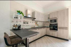 Η κουζίνα ή μικρή κουζίνα στο Casa Vacanze San Giacomo, Comfort Apartament in Centro Storico a pochi passi dalla Stazione Centrale