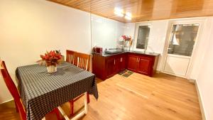 Kuchyň nebo kuchyňský kout v ubytování Lê Mùi Hotel - Apartment