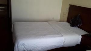 Postel nebo postele na pokoji v ubytování FT Hotel