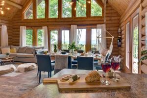 Nápoje v ubytování Log cabin with HOT TUB and view