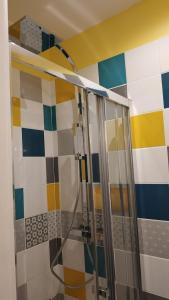 Un baño de Jolie Studette au calme 10 min de Tours centre