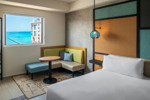 Postel nebo postele na pokoji v ubytování Aloft Cancun + 37 fotografií