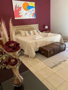 a bedroom with a bed with a suitcase on the floor at Sayani Posada in Chilecito