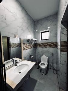 Koupelna v ubytování Mthuzi Nadi Lodge + 27 fotografií