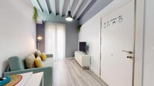 a living room with a couch and a tv at Myflats Old Corner in Alicante