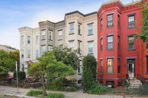 a row of apartment buildings on a city street at NEW Classy Dupont-Logan Apt Parking in Washington, D.C.