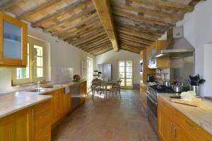 Kuchyň nebo kuchyňský kout v ubytování Villa Il Troscione