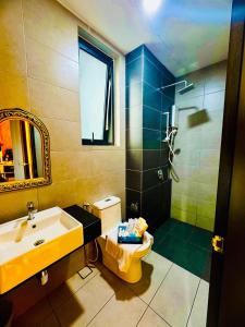 Koupelna v ubytování VIP3BR Romantic Retreat for12 withSea & City Views