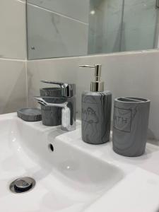 Ένα μπάνιο στο The Gardens Apartments, Accra
