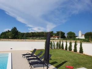 Swimmingpoolen hos eller tæt på Villa Dream Place + 17 billeder