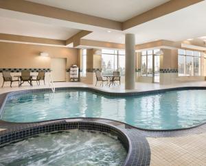 Bazén v ubytování Hilton Garden Inn Toronto/Vaughan nebo v jeho okolí