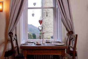 a table in front of a large window with a table and chairs at The Frenchgate Bed and Breakfast in Richmond