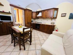 Η κουζίνα ή μικρή κουζίνα στο Suite Elsa - Sanremo