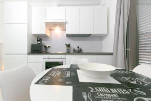 Køkken eller tekøkken på QUEEN HOME MARY ROSE for medium rent + 7 billeder