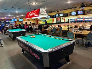 Τραπέζι μπιλιάρδου στο Driftwood Resort Bull Shoals