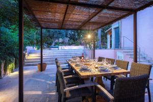 a wooden table with chairs sitting under a pergola at Villa Elvissa in Cielo de Bonaire 