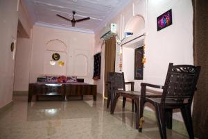TV a/nebo společenská místnost v ubytování Haveli Gulabram Ji, Bundi