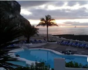 Πισίνα στο ή κοντά στο Comfortable apartment with sea view, La Estrella, 57 m²
