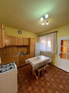 Kuchyň nebo kuchyňský kout v ubytování Міні-готель Міраж + 22 fotografií