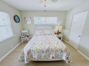 Gallery image of Quinn`s Riverside Retreat in Edgewater +28 photos