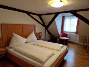Postel nebo postele na pokoji v ubytování Landgasthof Krone