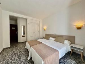 a bedroom with a large bed in a room at Hotel BH Los Ángeles in Benidorm