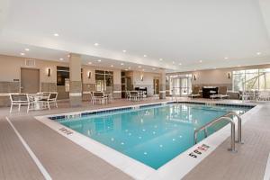 Bazén v ubytování Best Western Plus Grand Rapids MN nebo v jeho okolí
