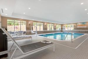 Bazén v ubytování Best Western Plus Grand Rapids MN nebo v jeho okolí