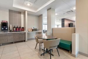 Kuchyň nebo kuchyňský kout v ubytování Best Western Plus Grand Rapids MN