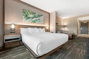 Postel nebo postele na pokoji v ubytování Best Western Plus Grand Rapids MN