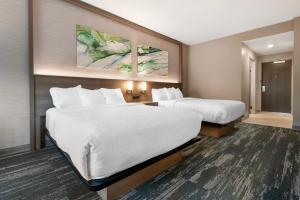 Postel nebo postele na pokoji v ubytování Best Western Plus Grand Rapids MN