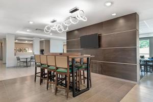 Kuchyň nebo kuchyňský kout v ubytování Best Western Plus Grand Rapids MN