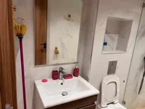Gallery image of Studio de luxe in Casablanca +47 photos