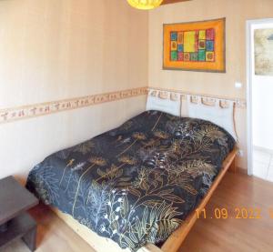 Postel nebo postele na pokoji v ubytování Maison authentique avec spa près de Dax et son jardin + 26 fotografií