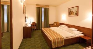 Postel nebo postele na pokoji v ubytování Best Western Airport Hotel Stella
