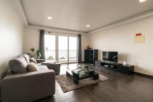 TV a/nebo společenská místnost v ubytování Casa Branca, in the Heart of Arco da Calheta