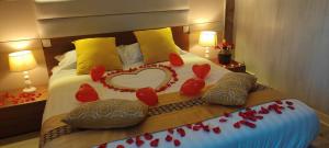 Tempat tidur dalam kamar di Hotel Belle Vue