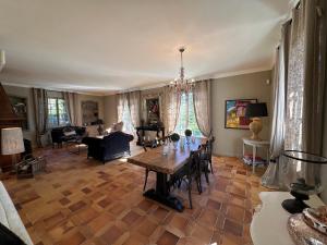 Posezení v ubytování Bastide Aïna SPA et piscine