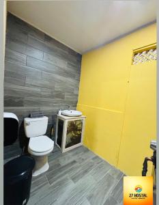 Koupelna v ubytování 27 Hostal