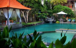 Bazén v ubytování Adi Dharma Hotel Legian nebo v jeho okolí