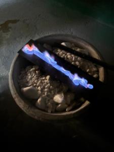 a pot filled with rocks in a fire pit at Montreal Cabanas in Poços de Caldas