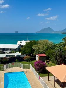 a view of a swimming pool and the ocean at Studio à 1 min de la plage ! in Sainte-Luce