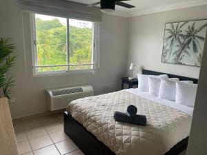 Giường trong phòng chung tại Penthouse Condo, Rooftop Terrace with Hot Tub, 6ppl +39 ảnh