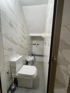 Ένα μπάνιο στο Private and spacious room